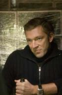 Vincent Cassel interpreta el papel de Kirill